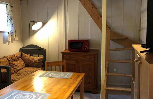 Asnieres sur Vegre Cottage | 22 m² Cabin ∙ 1 bedroom ∙ 2 guests