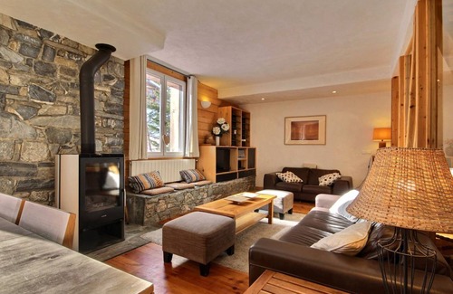 La Roche Ski Chalet | 225 m² Chalet ∙ 5 bedrooms ∙ 12 guests