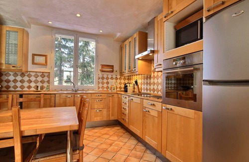 La Roche Ski Chalet | 225 m² Chalet ∙ 5 bedrooms ∙ 12 guests