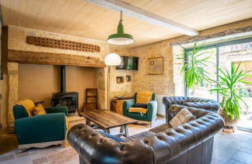 Saint-Leon-sur-Vezere House | 240 m² House ∙ 5 bedrooms ∙ 12 guests