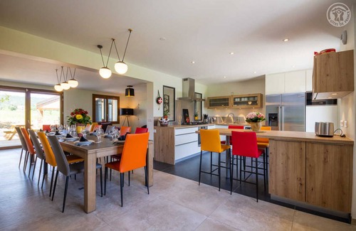 Traize House | 250 m² Gîte ∙ 6 bedrooms ∙ 15 guests