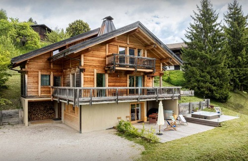 Manigod Ski Chalet | 260 m² Chalet ∙ 8 bedrooms ∙ 15 guests