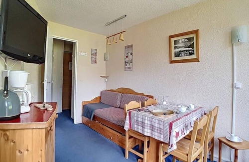Reberty Apartment | 2nd floor, balcony, tv, ski locker, 27m², Les Menuires