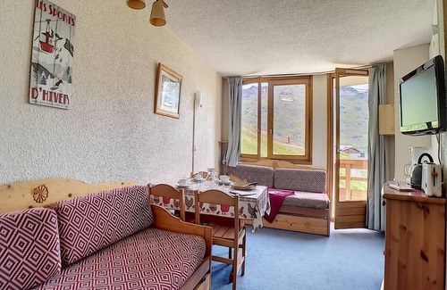 Reberty Apartment | 2nd floor, balcony, tv, ski locker, 27m², Les Menuires