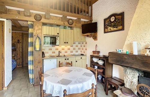Combloux Apartment | 35m² Duplex near Combloux center, 4 beds, balcony, close to slopes