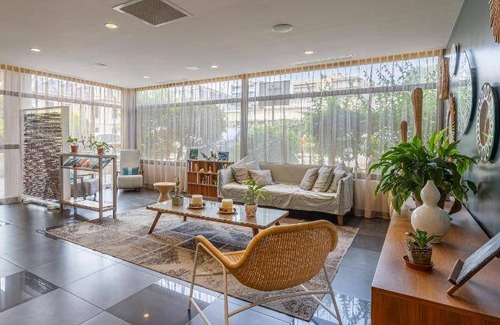 Aix-les-Bains City Center Apartment | 45 m² Serviced apartment ∙ 127 guests