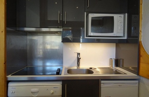 Arc-1800 Apartment | 50m from resort center, 16th floor, view ski slopes, balcony, fireplace or stove, tv, 29m², Les Arcs