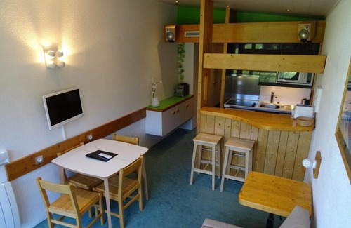 Arc-1800 Apartment | 50m from resort center, 16th floor, view ski slopes, balcony, fireplace or stove, tv, 29m², Les Arcs