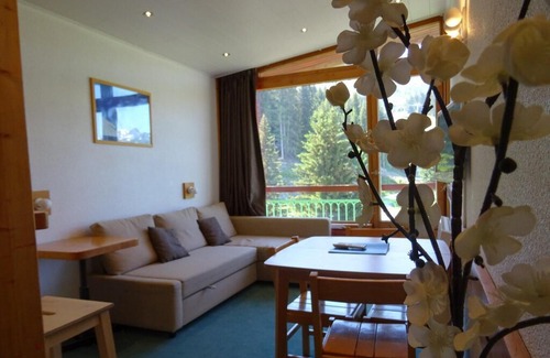 Arc-1800 Apartment | 50m from resort center, 16th floor, view ski slopes, balcony, fireplace or stove, tv, 29m², Les Arcs