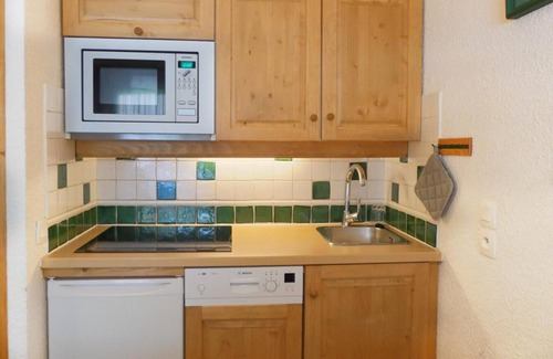 Meribel-Mottaret Apartment | 50m from ski slopes, 1st floor, view limited, balcony, 30m², Méribel-Mottaret