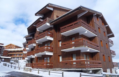 Meribel-Mottaret Apartment | 50m from ski slopes, 1st floor, view limited, balcony, 30m², Méribel-Mottaret