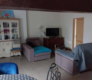 Chateau-Renard House | 70 m² House ∙ 2 bedrooms ∙ 5 guests