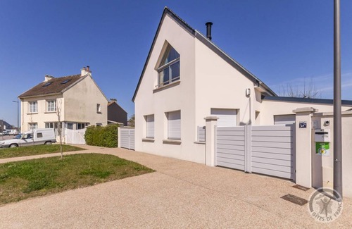 Saint-Vaast-la-Hougue House | 77 m² Gîte ∙ 2 bedrooms ∙ 4 guests