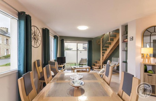 Saint-Vaast-la-Hougue House | 77 m² Gîte ∙ 2 bedrooms ∙ 4 guests