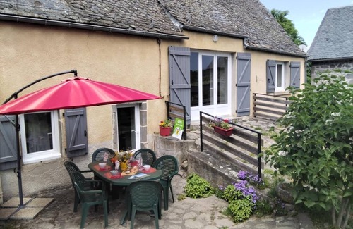 Saint-Nectaire House | 82 m² Gîte ∙ 3 bedrooms ∙ 6 guests