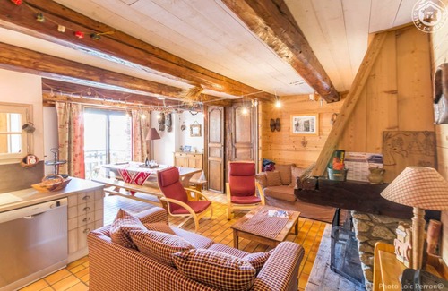 Doucy-Combelouviere House | 92 m² Gîte ∙ 4 bedrooms ∙ 10 guests