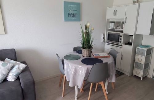 Cabourg Apartment | APARTMENT WITH GARDEN, WIFI, 50 M FROM THE SEA AND THALASSOTHERAPIE