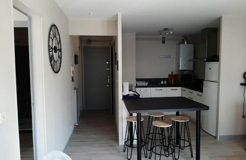 Saint-Jean-de-Luz City Center Apartment | Appartement Confortable en Plein Centre de Saint-Jean-de-Luz, à Deux Pas de la Plage et des Commerces - FR-1-239-586