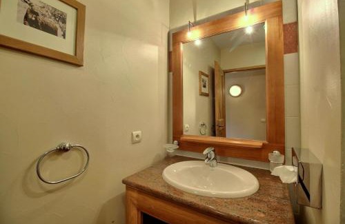 Arc-1950 Apartment | ARC 1950, Appartement 3 chambres Duplex Cheminée, 10 personnes