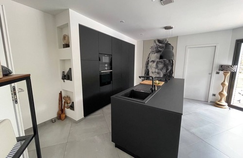 Saint-Palais-sur-Mer Villa | Architect-designed villa with heated, unoverlooked pool
