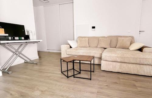 Romainville Apartment | Balcon privé, Fibre, Séjour Calme Grand Paris