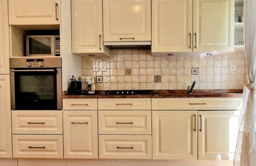 Banyuls-sur-Mer Apartment | BANYULS, Air-conditioned T3 50m from the beach, downtown