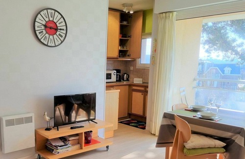 Dinard Apartment | Beautiful apartment for 2 guests with WIFI, TV, balcony and pets allowed