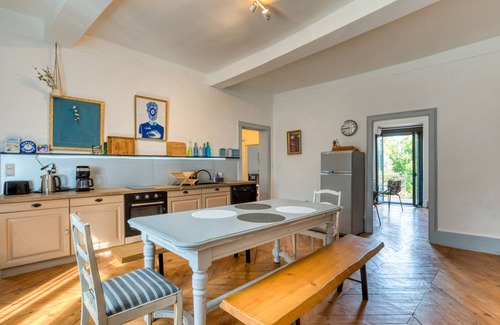 Saint-Andre-de-Sangonis Bed & Breakfast | Bed and Breakfast 'Chambre' with Shared Pool, Shared Garden and Wi-Fi