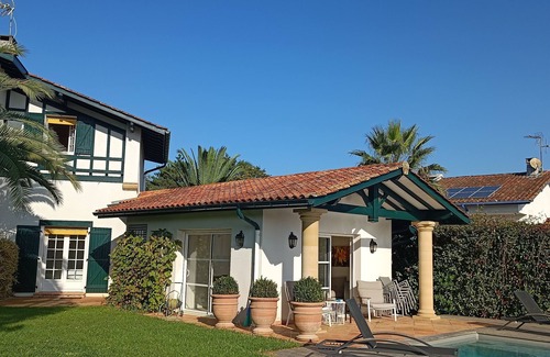 Bassussarry Villa | Biarritz-bassussarry :large Villa on Golf Course,8 to 10 People,10min to Beach
