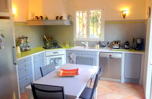 Lorgues Villa | Bright Provencal farmhouse in Lorgues in quiet countryside with swimming pool and large garden