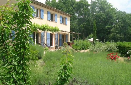 Lorgues Villa | Bright Provencal farmhouse in Lorgues in quiet countryside with swimming pool and large garden