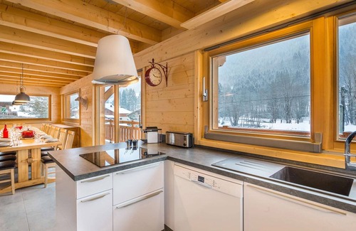 Chatel Ski Chalet | Chalet for 17 people in La Chapelle - traditional and cosy