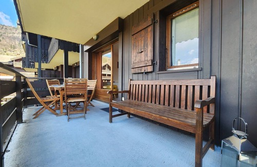 Samoens Apartment | Charming 2BR Apartment with Balcony, WiFi & Garage in Central Samoëns, Sleeps 4