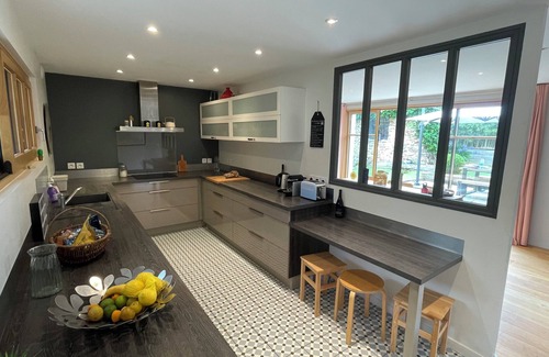 Parame House | Charming family home close to shops and beaches