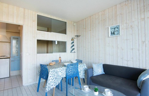 Dinard Apartment | Cosy apartment for 2 people with WIFI, TV and terrace