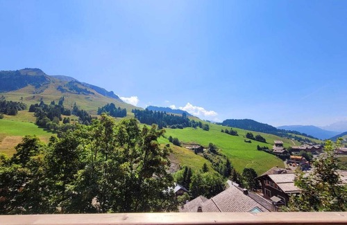 Le Chinaillon House | Cosy apartment with mountain view, 3 bedrooms, sleeps 6