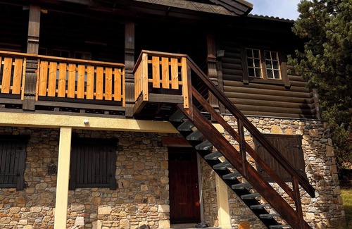 Les Angles Ski Chalet | Cosy chalet close to the slopes with lake view