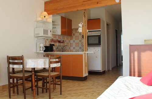 Port-la-Nouvelle Apartment | Cozy 1BR Apartment Steps from Beach with Balconies & Wi-Fi