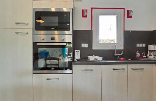 Noirmoutier-en-l'Ile House | Cozy 2-Bedroom House with Garden, 600m from Beach in Noirmoutier-en-l'Île
