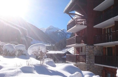 Areches Apartment | Cozy 3BR Apartment for 4-6 with Terrace, Pool Access, and Mountain Views in Arêches-Beaufort