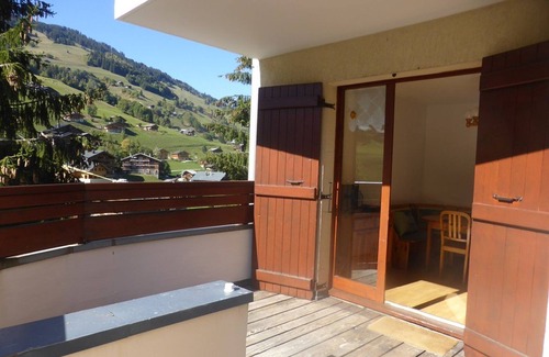 Areches Apartment | Cozy 3BR Apartment for 4-6 with Terrace, Pool Access, and Mountain Views in Arêches-Beaufort