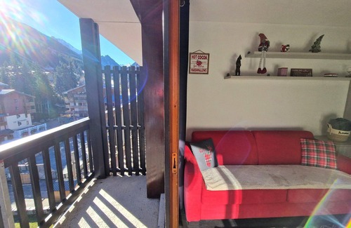 Valfrejus Apartment | Cozy 4-6 Person Apartment in Ski Resort Center with Balcony and Modern Amenities
