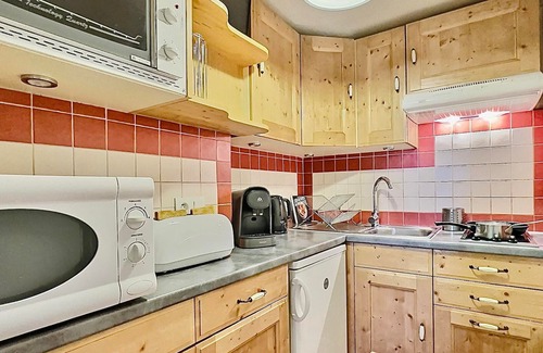 Tignes le Lac Apartment | Cozy 4-Person Apt in Tignes Le Lac - Ski-In/Ski-Out, Close to Amenities