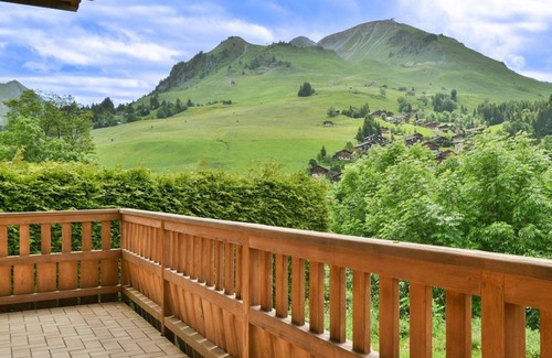 Le Chinaillon Ski Chalet | Cozy chalet, 4 bedrooms, 8 ppl, near shops, terrace, parking, WiFi