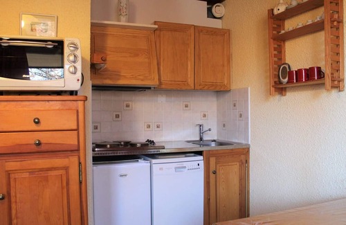 Les Claux Apartment | Cozy Mountain Studio, 4 Sleeps, Near Slopes & Shops, Balcony, Quiet Area