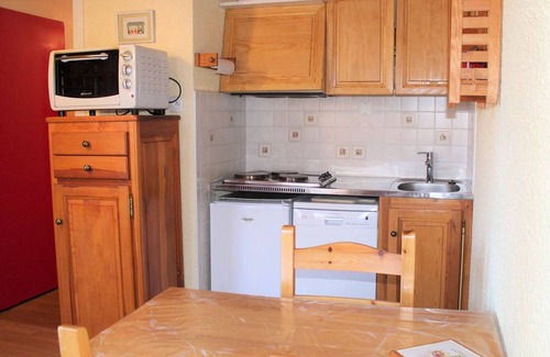 Les Claux Apartment | Cozy Mountain Studio, 4 Sleeps, Near Slopes & Shops, Balcony, Quiet Area