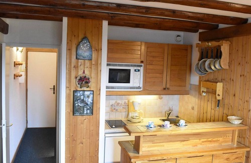 Meribel Apartment | Cozy Studio for 4 Near Slopes and Shops in Méribel