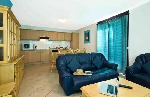 Vidauban Villa | Domaine Le Clos des Oliviers - Standard 5-Room Air-Conditioned Villa for 8 People
