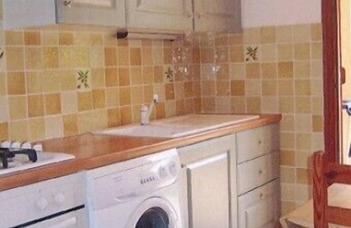 Sanary-sur-Mer Apartment | Downtown apartment with private garden and parking