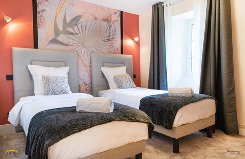 Hermival-les-Vaux Bed & Breakfast | Emma's suite at Château d'Hermival